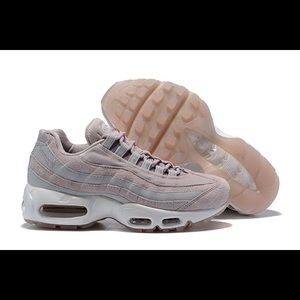 Nike Air Max 95 Deluxe Particle Rose Running Shoe